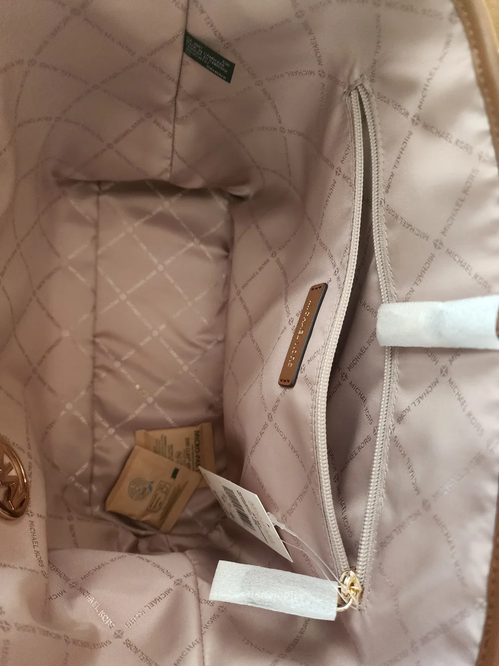 ✨ Michael Kors NWT Bag & Makeup Bundle ✨